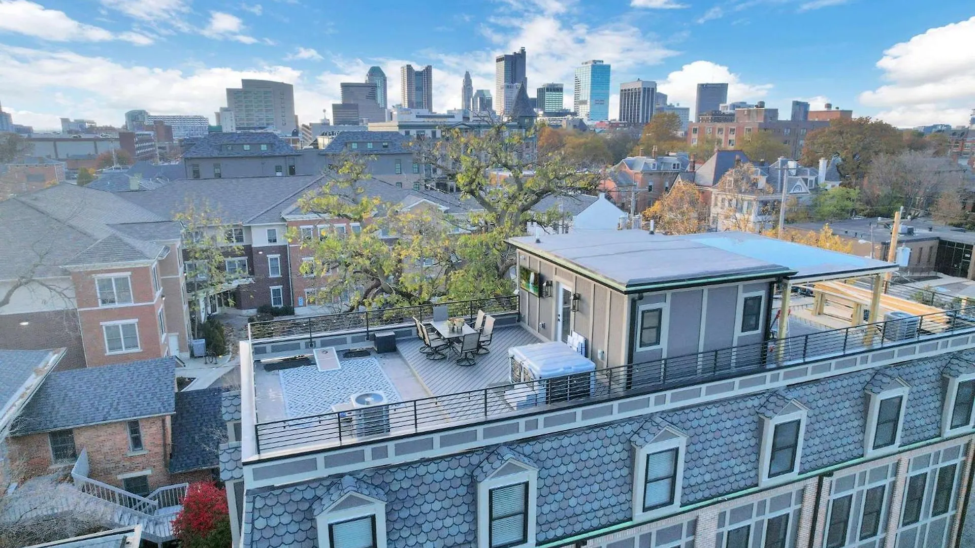 The Golden Hour - Luxury And Rooftop Hot Tub Columbus USA