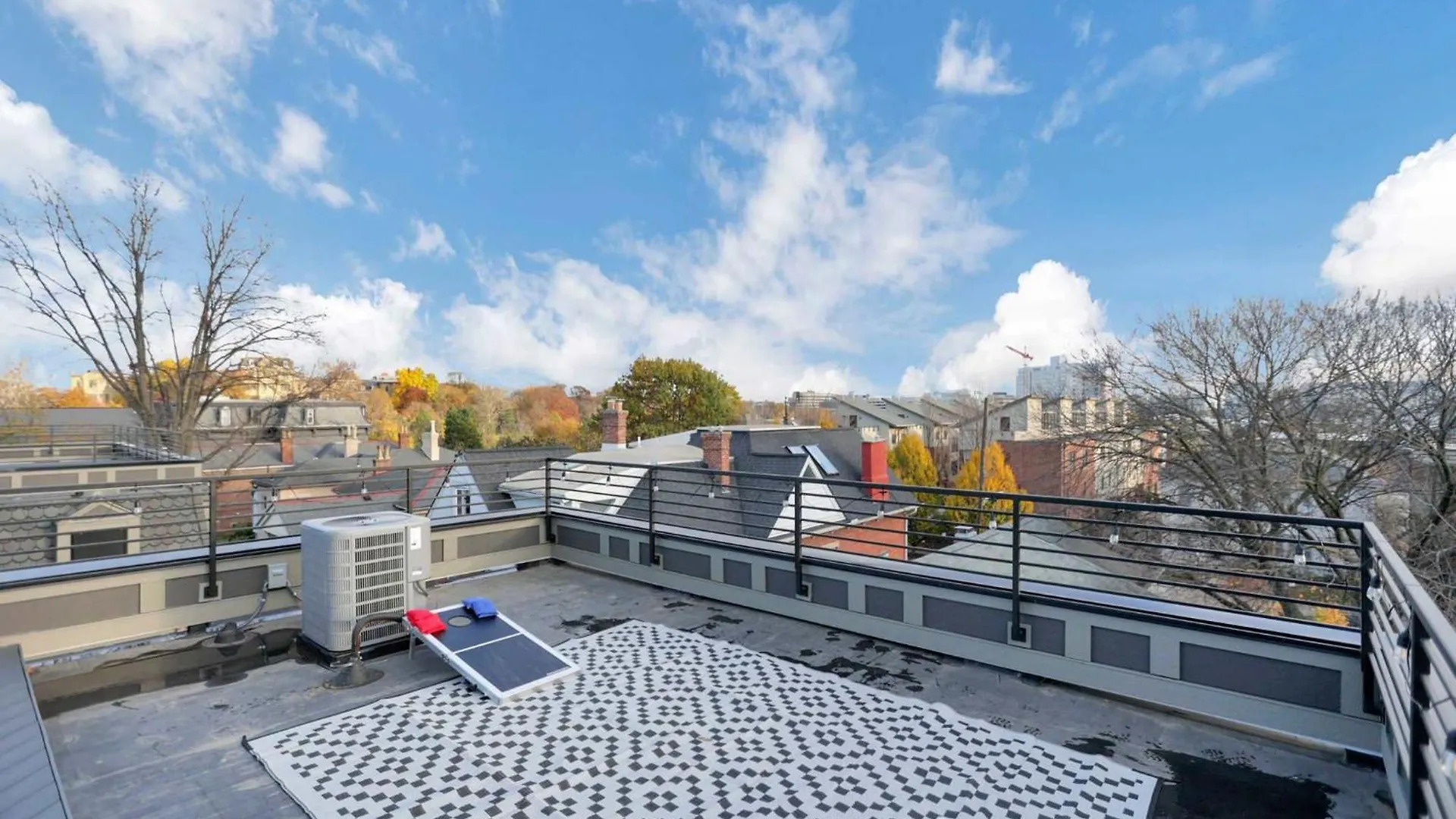 Semesterbostad The Golden Hour - Luxury And Rooftop Hot Tub Columbus