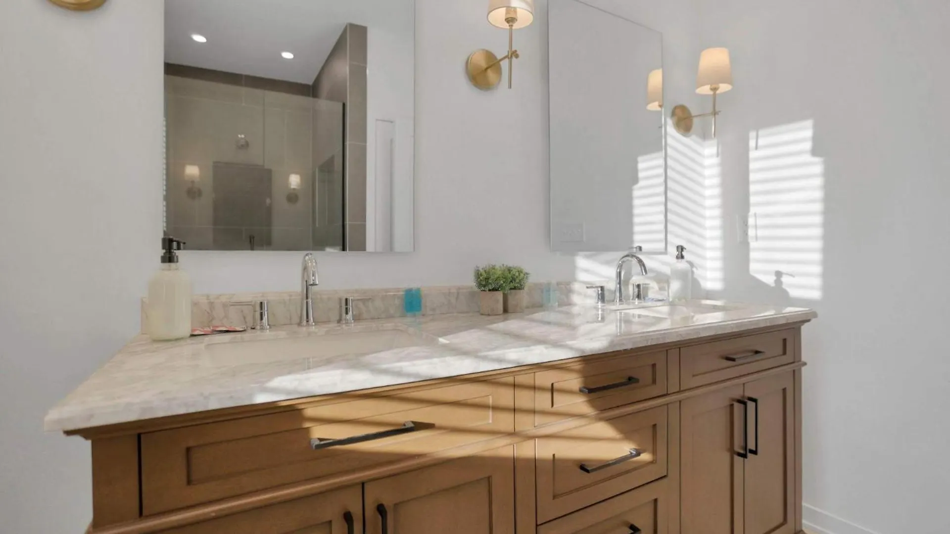 Semesterbostad The Golden Hour - Luxury And Rooftop Hot Tub Columbus USA